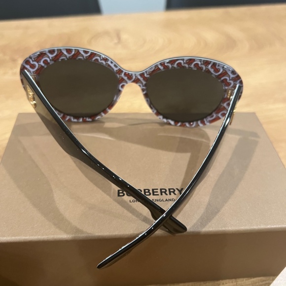 Women sunglasses main image 4